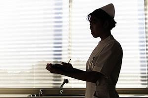 差し歯の治療はインプラントがおすすめ